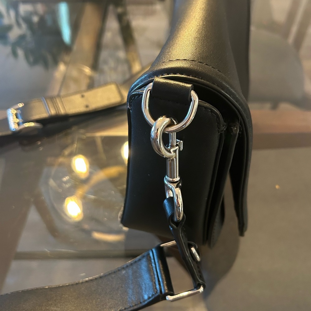 Marc Jacobs Black Leather Shoulder Bag - Picture 2 of 9